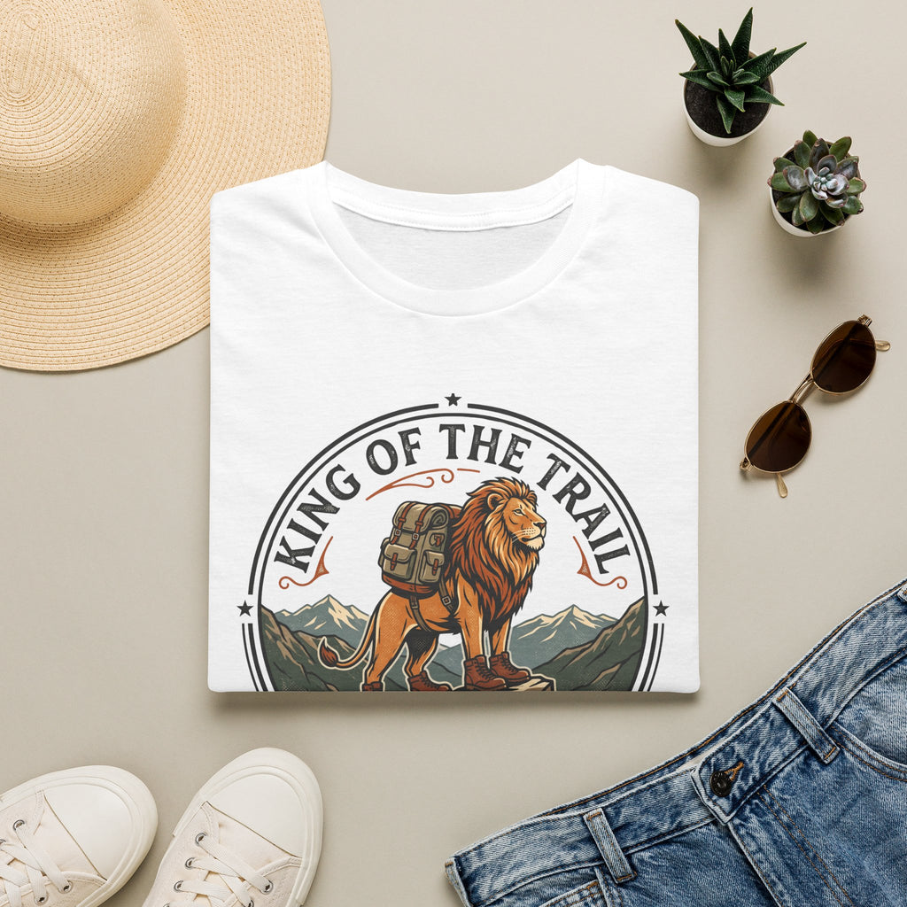 King of the trail lion - – Adventure Graphic Badge Art T-Shirt