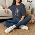 Hiking bit of a stretch giraffe – Adventure Graphic Line Art T-Shirt