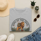 King of the trail lion - – Adventure Graphic Badge Art T-Shirt